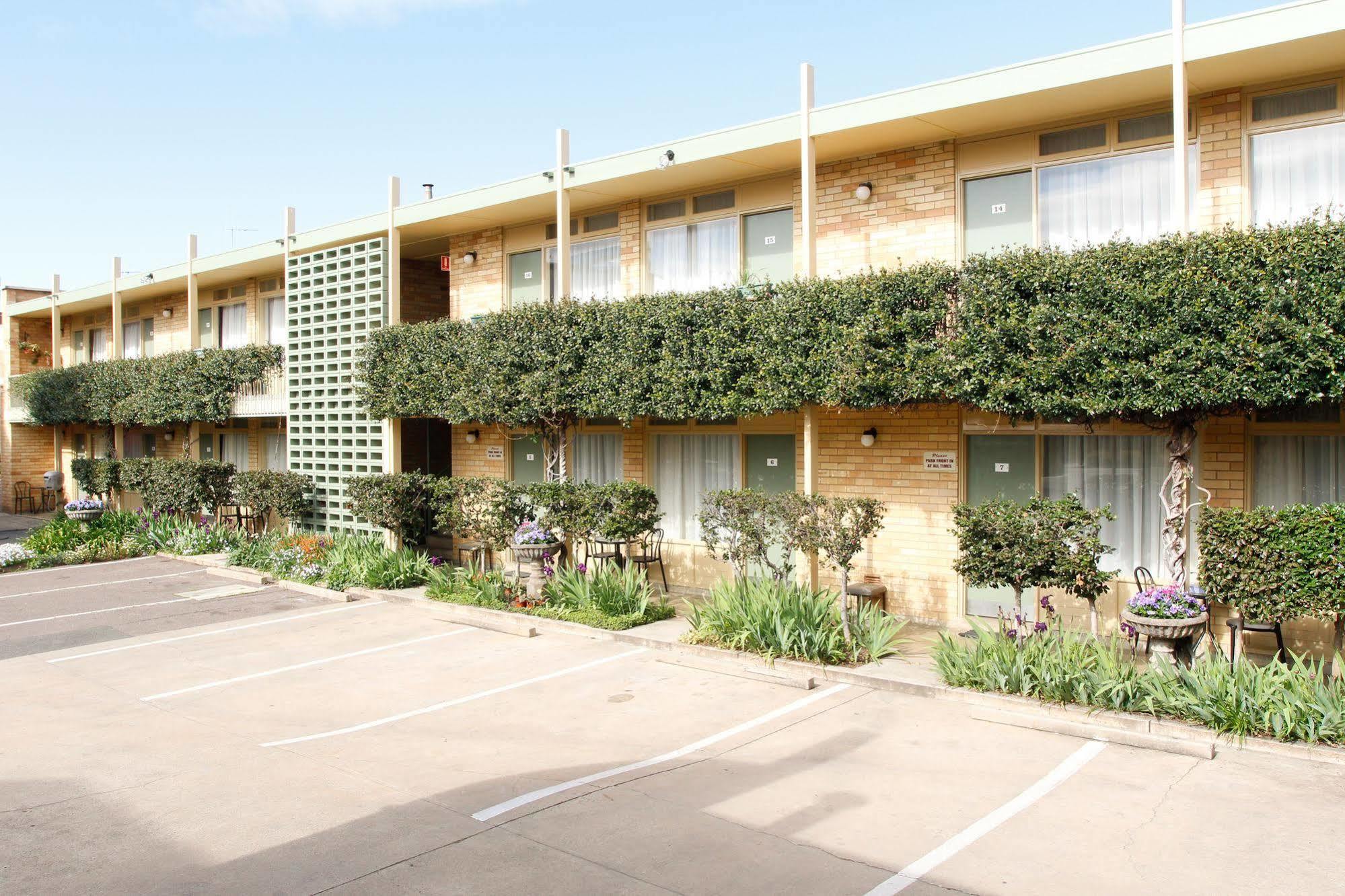 Mid City Motor Inn 퀘안비얀 외부 사진